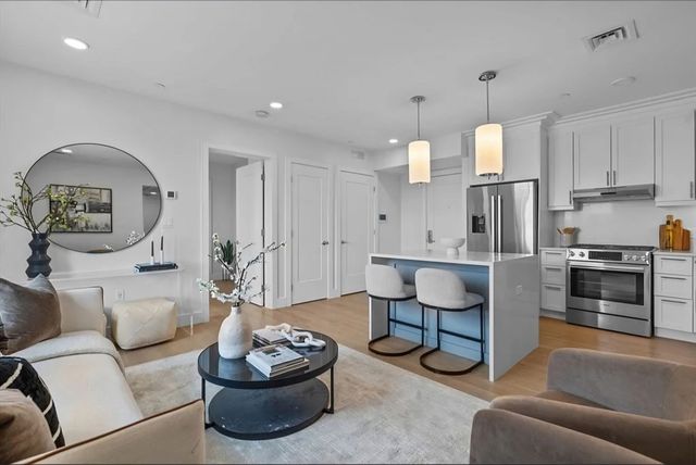 301 Border PH, Boston, MA 02128