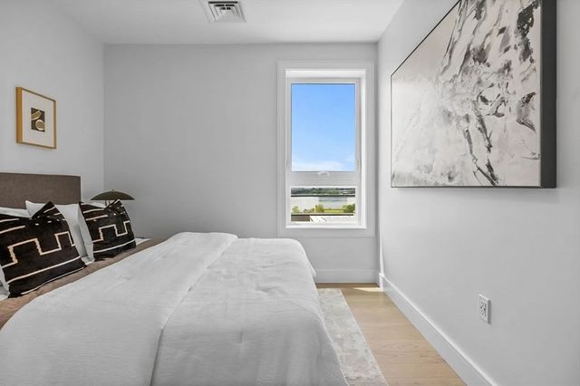 301 Border PH, Boston, MA 02128