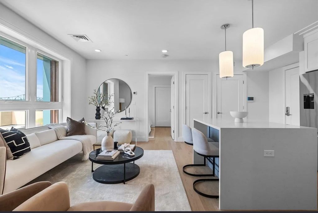 301 Border PH, Boston, MA 02128