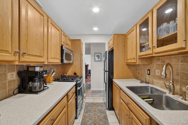 636 N Terrace Avenue 3F, Mount Vernon, NY 10552