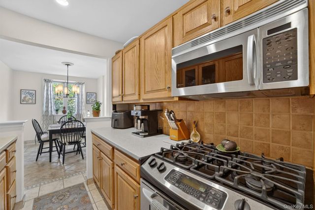 636 N Terrace Avenue 3F, Mount Vernon, NY 10552