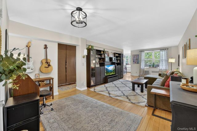 636 N Terrace Avenue 3F, Mount Vernon, NY 10552