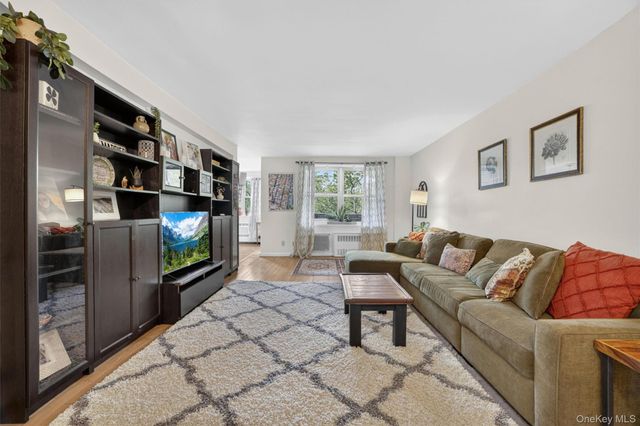 636 N Terrace Avenue 3F, Mount Vernon, NY 10552