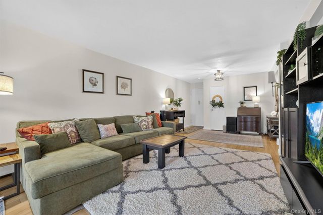 636 N Terrace Avenue 3F, Mount Vernon, NY 10552