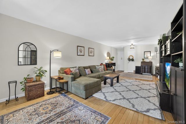 636 N Terrace Avenue 3F, Mount Vernon, NY 10552