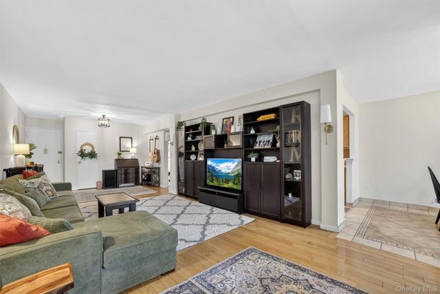 636 N Terrace Avenue 3F, Mount Vernon, NY 10552