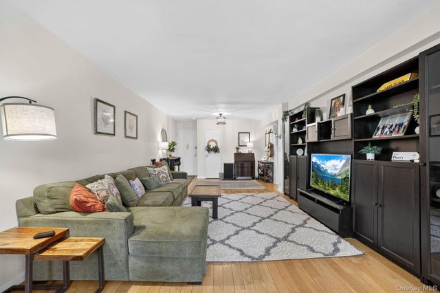 636 N Terrace Avenue 3F, Mount Vernon, NY 10552