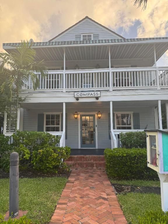 Image 2 of property listing at 102 NE 1st Avenue, Delray Beach, FL 33444