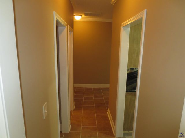 2026 Pin Oak Terrace, Bonaire, GA 31005