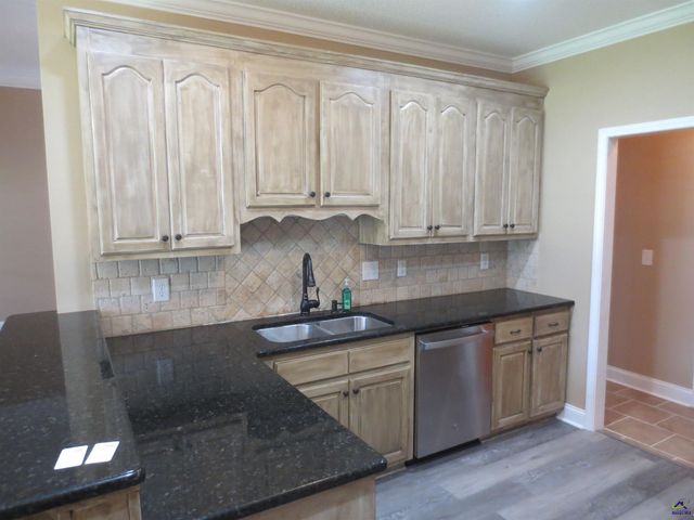 2026 Pin Oak Terrace, Bonaire, GA 31005