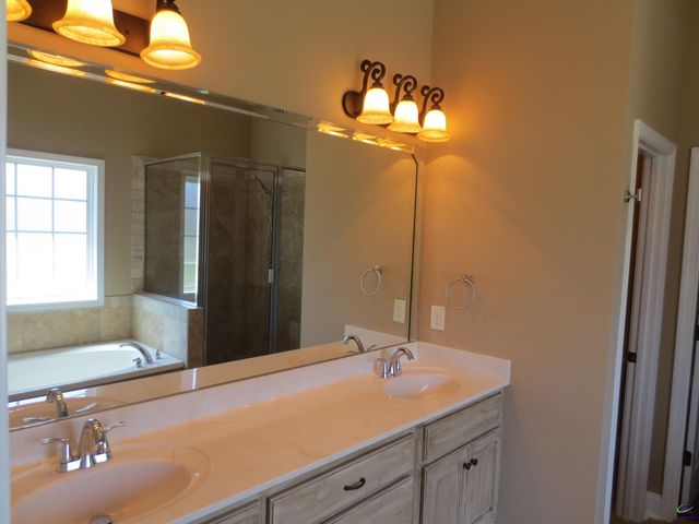 2026 Pin Oak Terrace, Bonaire, GA 31005