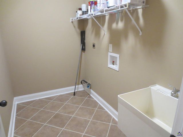 2026 Pin Oak Terrace, Bonaire, GA 31005