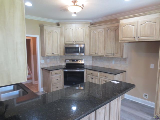 2026 Pin Oak Terrace, Bonaire, GA 31005