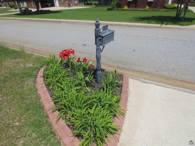 2026 Pin Oak Terrace, Bonaire, GA 31005