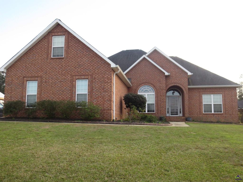 2026 Pin Oak Terrace, Bonaire, GA 31005