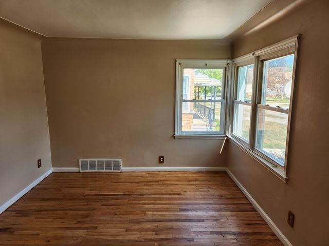 4474 Syracuse Street, Dearborn Heights City, MI 48125