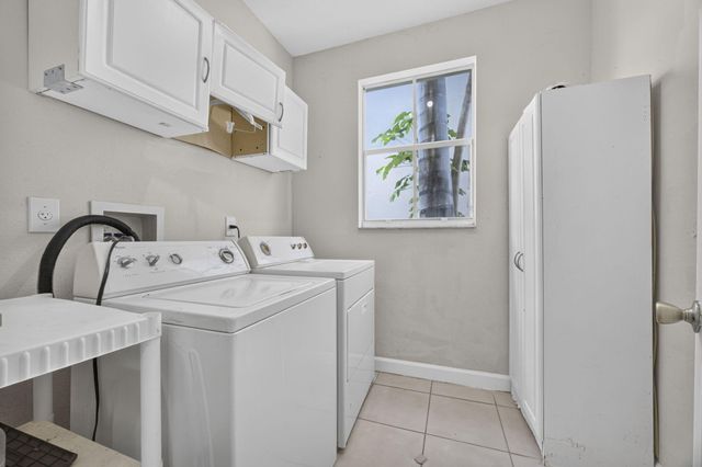 10671 Old Hammock Way, Wellington, FL 33414