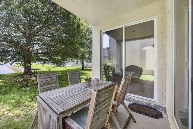 10671 Old Hammock Way, Wellington, FL 33414