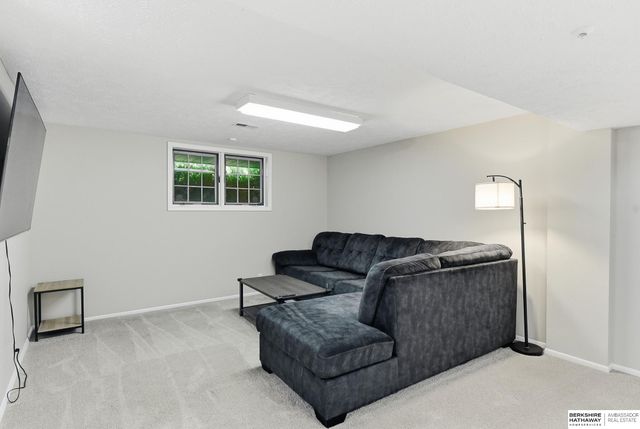 5617 N 96th Street, Omaha, NE 68134