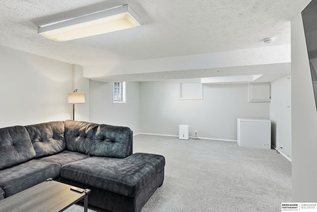 5617 N 96th Street, Omaha, NE 68134