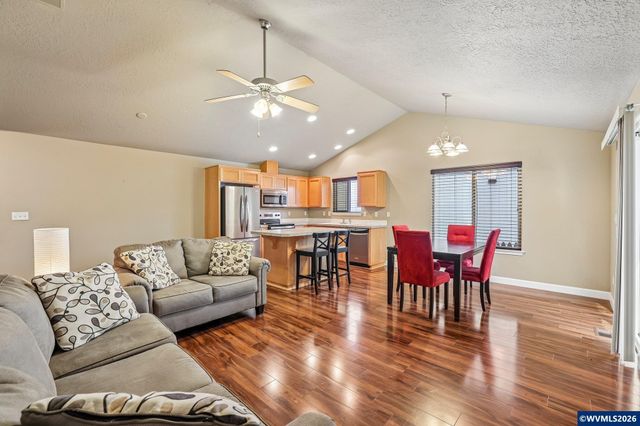 4966 Evie Jean St NE, Salem, OR 97305