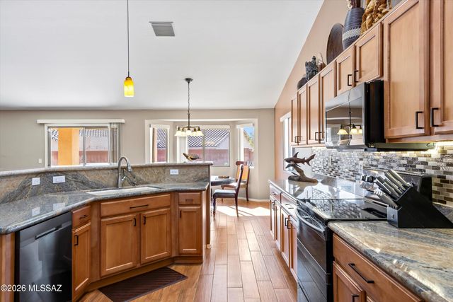 9305 S Wrens Roost Court, Tucson, AZ 85756