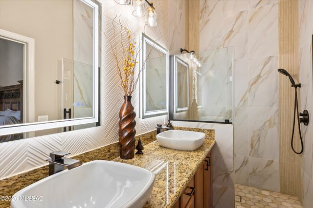 9305 S Wrens Roost Court, Tucson, AZ 85756