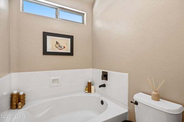 9305 S Wrens Roost Court, Tucson, AZ 85756