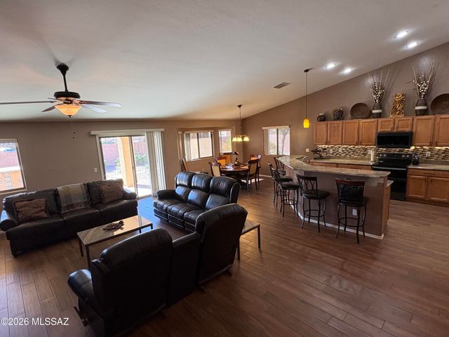 9305 S Wrens Roost Court, Tucson, AZ 85756