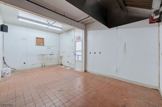 15 Wallington Ave, Wallington Boro, NJ 07057