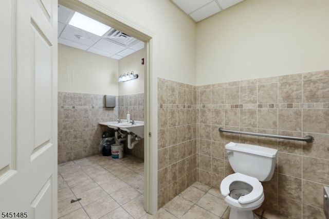 15 Wallington Ave, Wallington Boro, NJ 07057