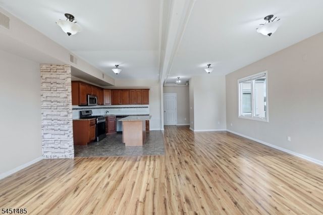 15 Wallington Ave, Wallington Boro, NJ 07057