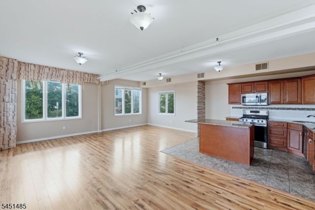 15 Wallington Ave, Wallington Boro, NJ 07057