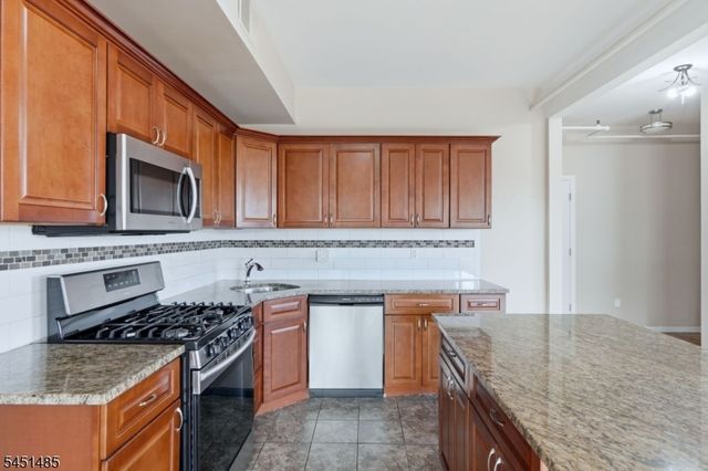 15 Wallington Ave, Wallington Boro, NJ 07057