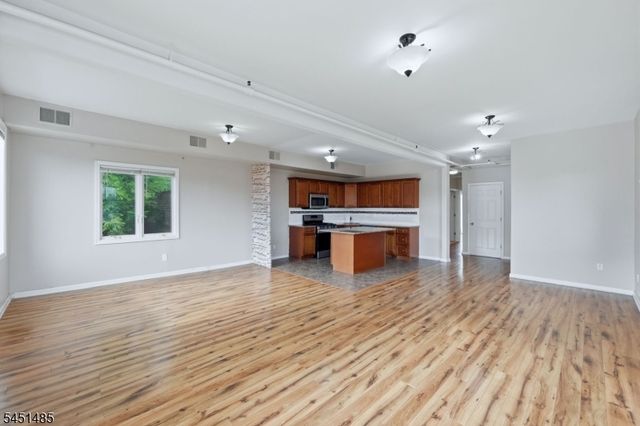 15 Wallington Ave, Wallington Boro, NJ 07057