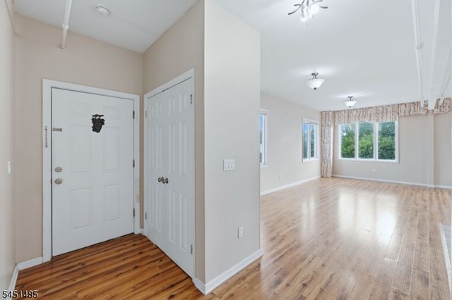 15 Wallington Ave, Wallington Boro, NJ 07057
