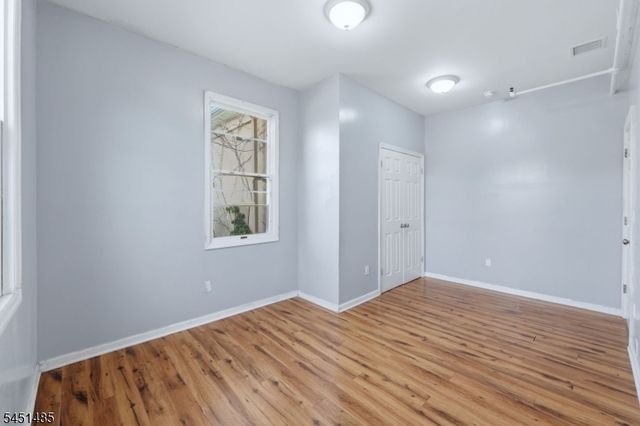 15 Wallington Ave, Wallington Boro, NJ 07057
