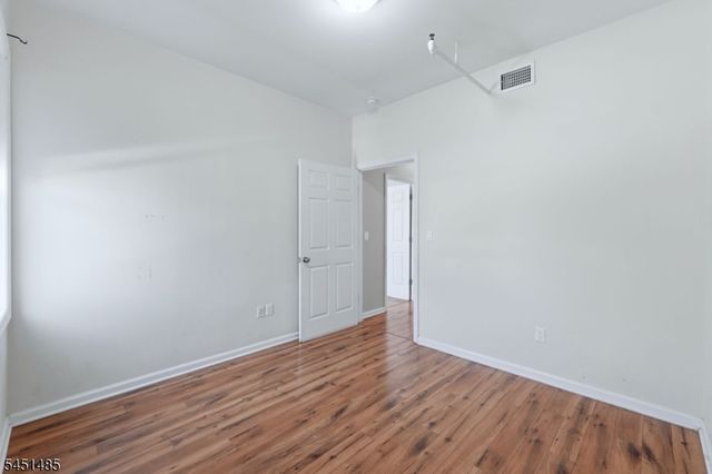 15 Wallington Ave, Wallington Boro, NJ 07057