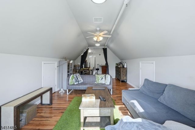 15 Wallington Ave, Wallington Boro, NJ 07057