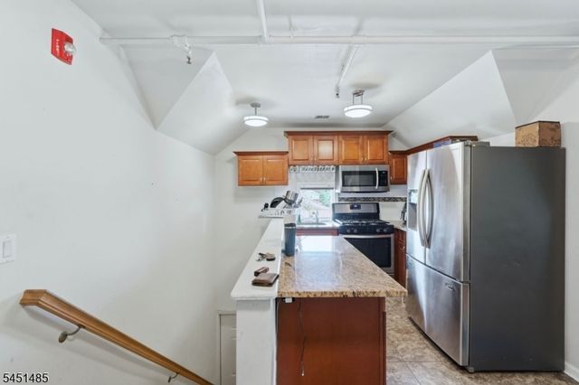 15 Wallington Ave, Wallington Boro, NJ 07057