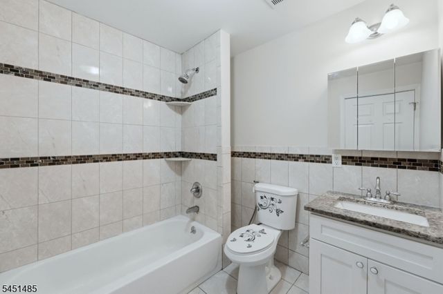 15 Wallington Ave, Wallington Boro, NJ 07057