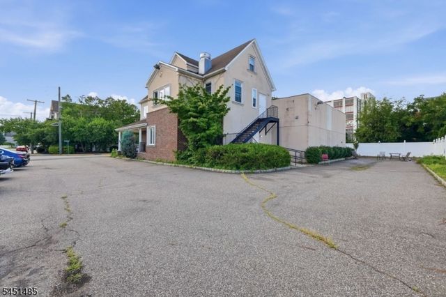 15 Wallington Ave, Wallington Boro, NJ 07057