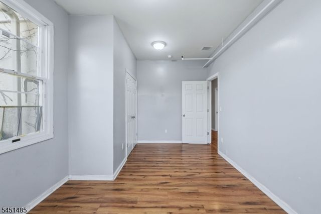 15 Wallington Ave, Wallington Boro, NJ 07057