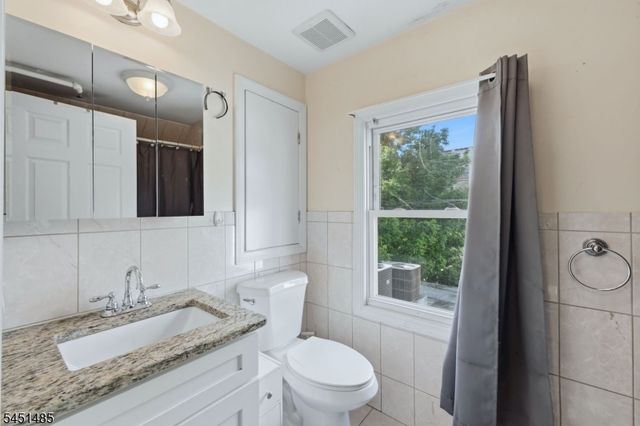 15 Wallington Ave, Wallington Boro, NJ 07057