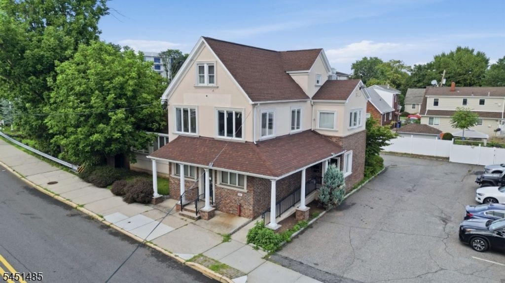 15 Wallington Ave, Wallington Boro, NJ 07057