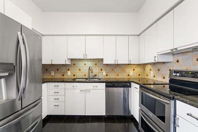 15 Greenway Plaza 10G, Houston, TX 77046