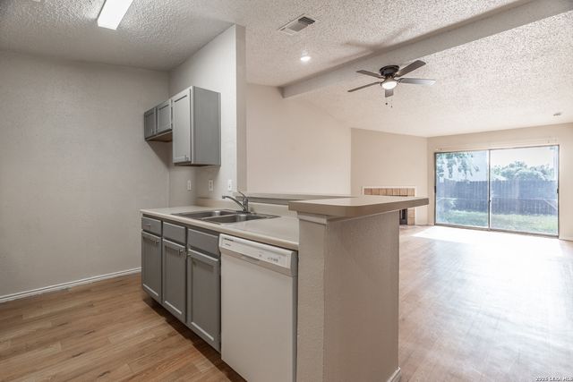 5528 Lochmoor, San Antonio, TX 78244