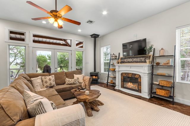 150 Deer Run Road, Valley Mills, TX 76689