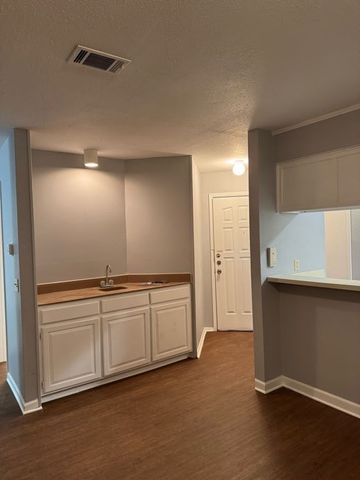 1305 W Villa Maria Road F-202, Bryan, TX 77801