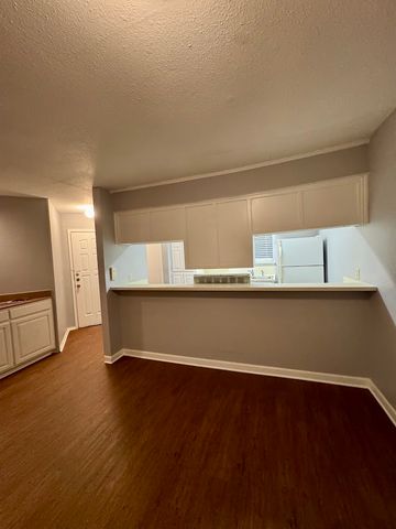 1305 W Villa Maria Road F-202, Bryan, TX 77801